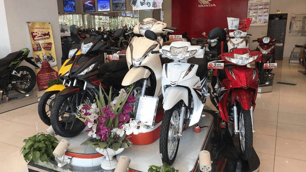 Showroom-xe-gắn-máy-1024x576